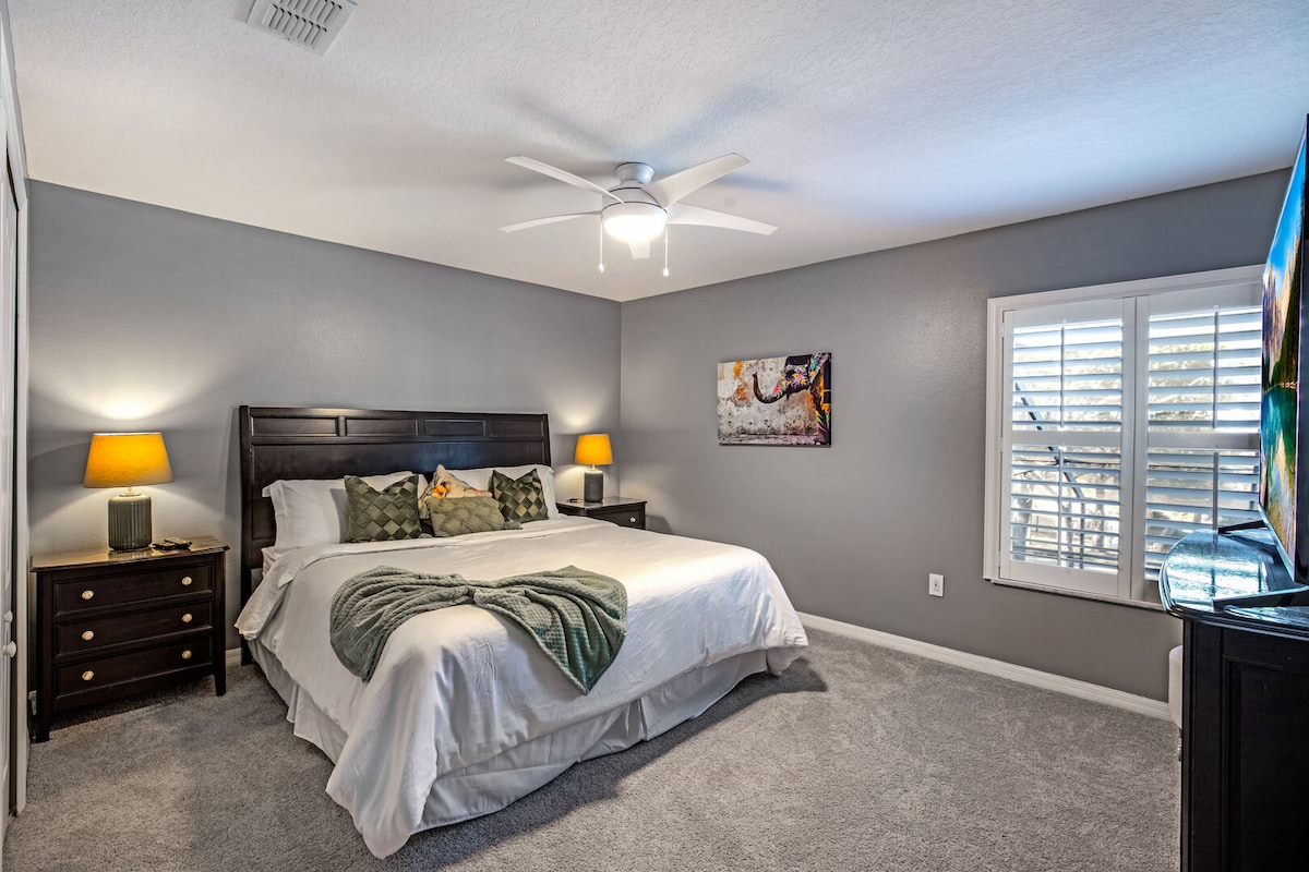 מיטת קינג סייז, מאוורר תקרה, טלוויזיה