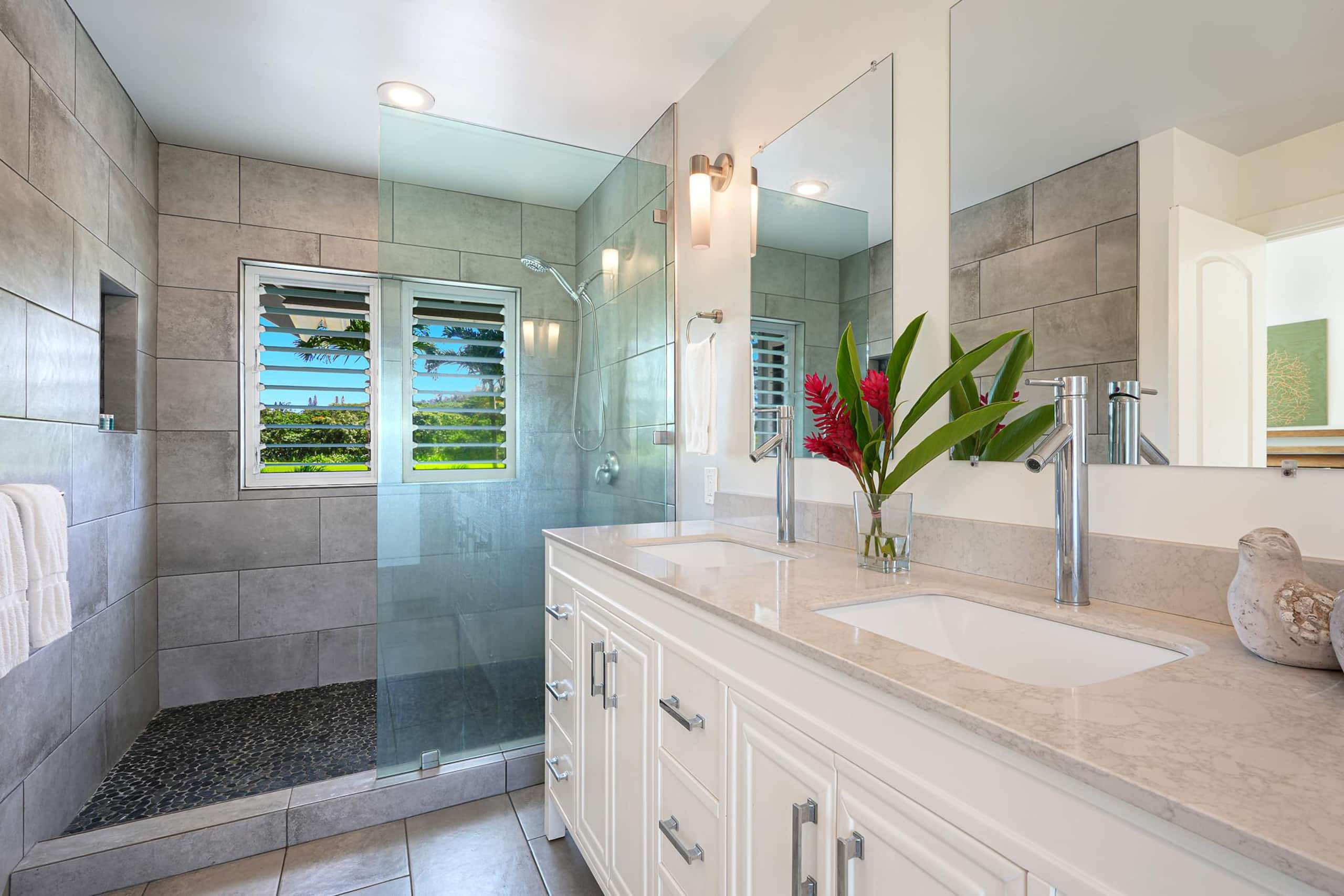 Home in Princeville · ★4.83 · 4 bedrooms · 5 beds · 3 private baths - Image 12