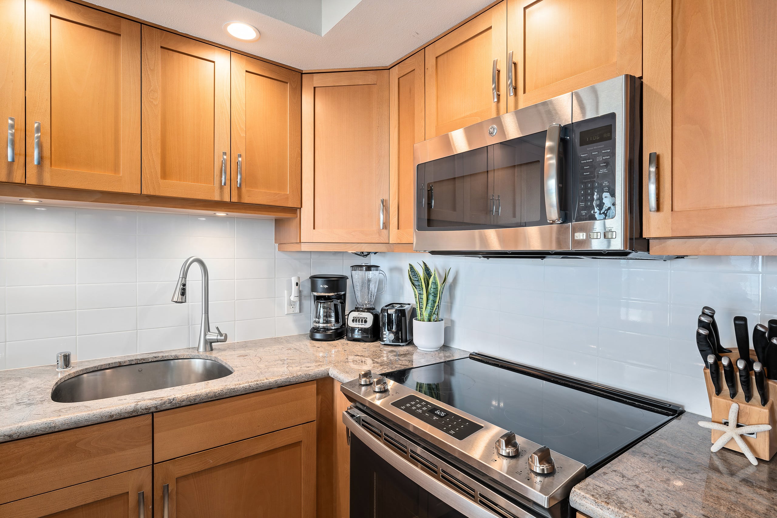 Condo in Lahaina · ★4.89 · 1 bedroom · 2 beds · 1 bath - Image 9