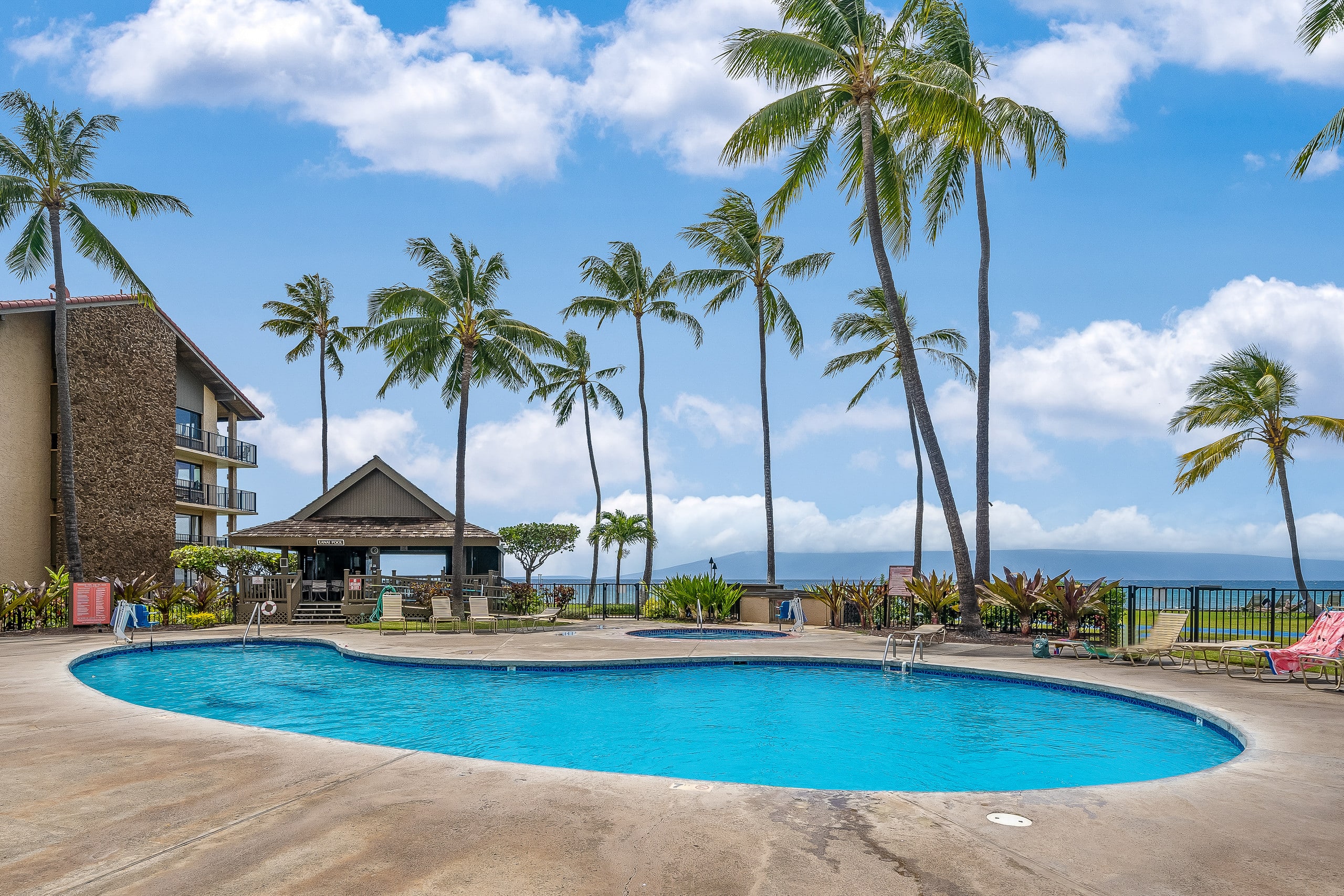 Condo in Lahaina · ★4.89 · 1 bedroom · 2 beds · 1 bath - Image 36