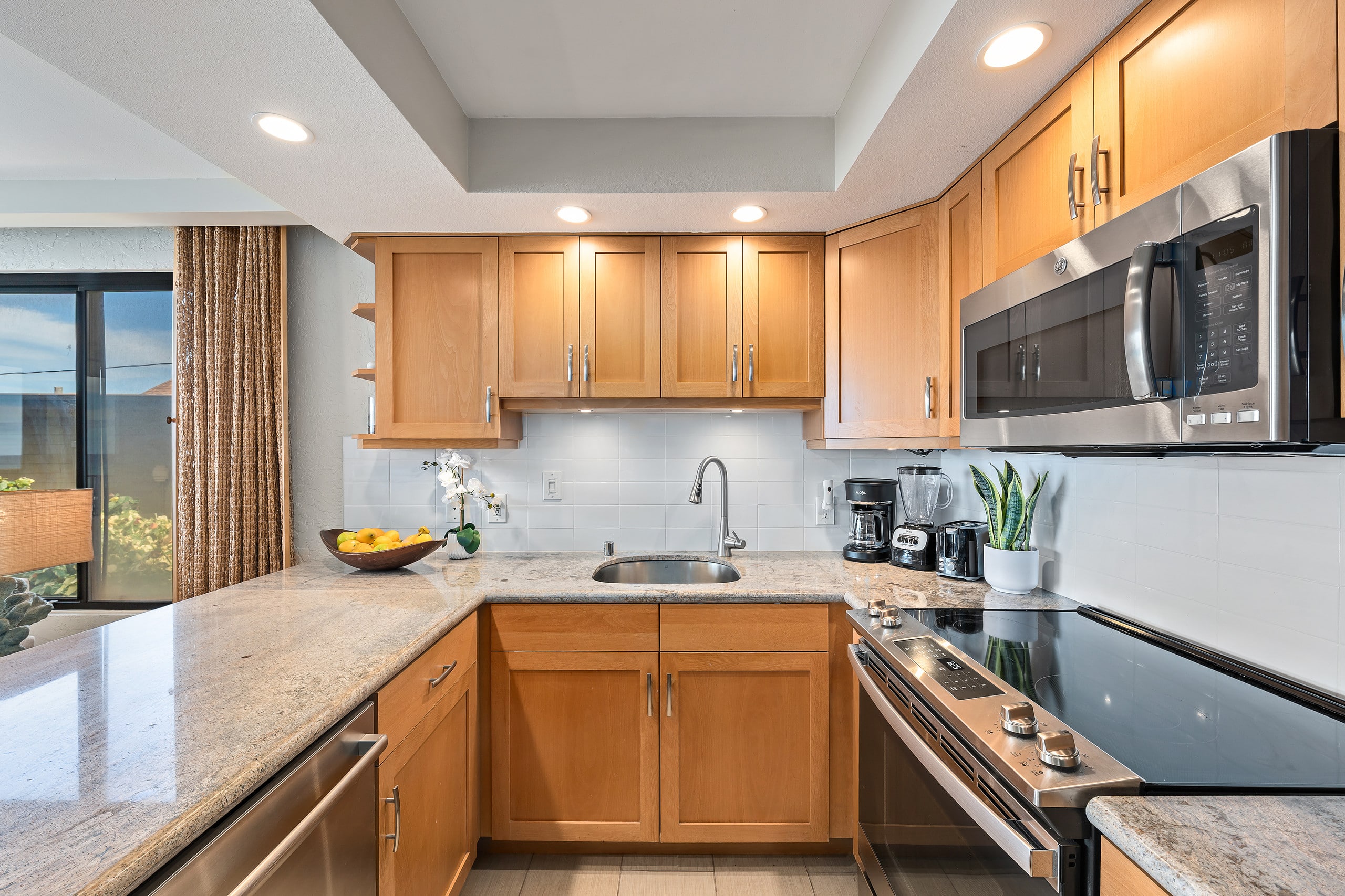 Condo in Lahaina · ★4.89 · 1 bedroom · 2 beds · 1 bath - Image 6