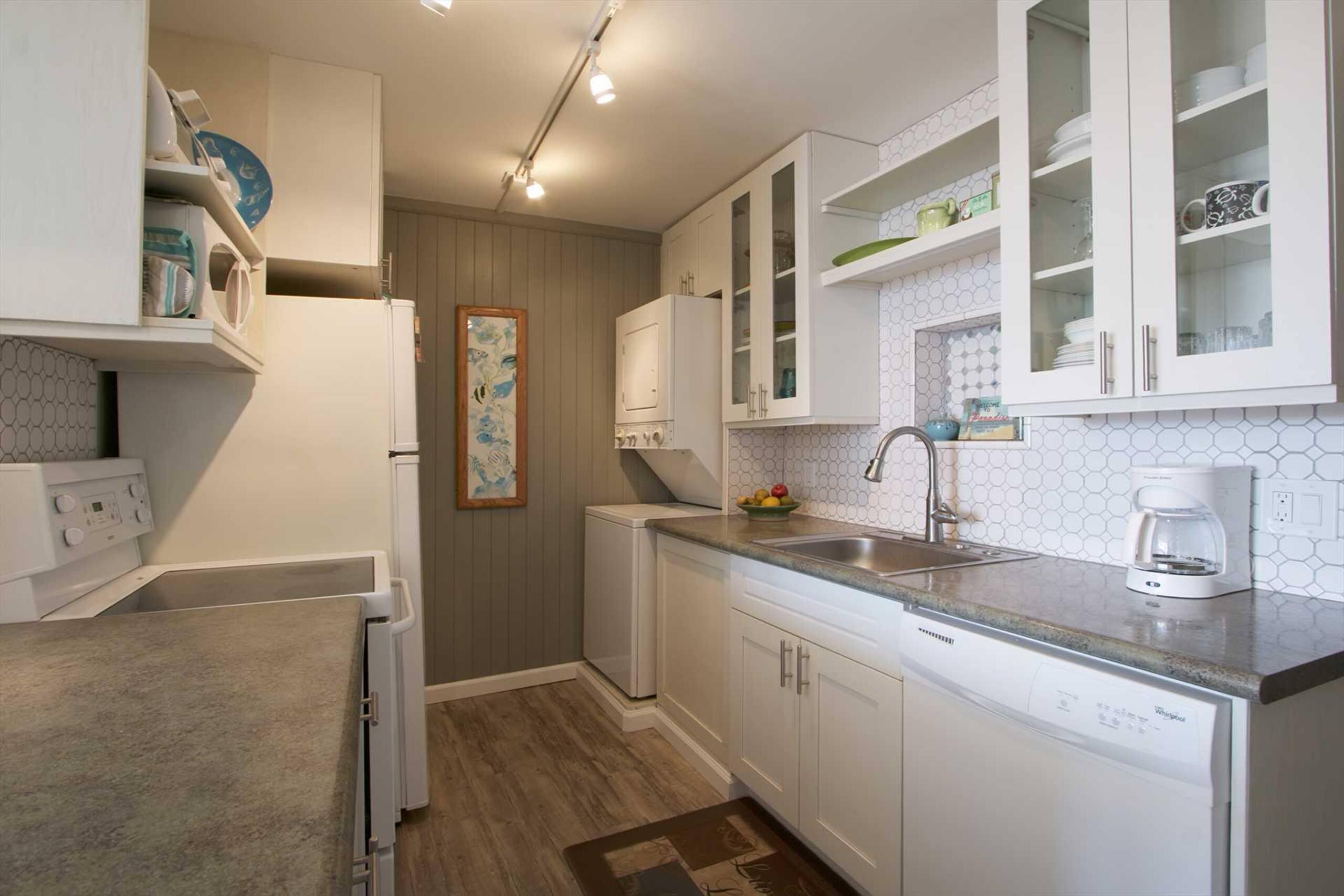 Condo in Maalaea · ★4.76 · 1 bedroom · 2 beds · 1 private bath - Image 12