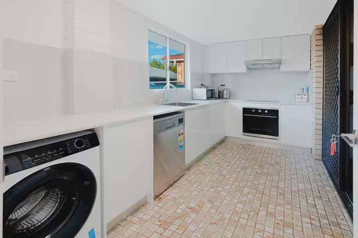 Newly Renovated 2b1b Tiny House -Family Friendly - Griffith University, Nathan Campus