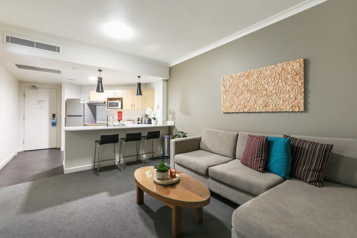 Top Floor Tropical Escape|pool|king Bed| Balcony - Darwin