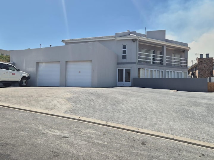 3 Bedroom Apartment - Kleinbaai