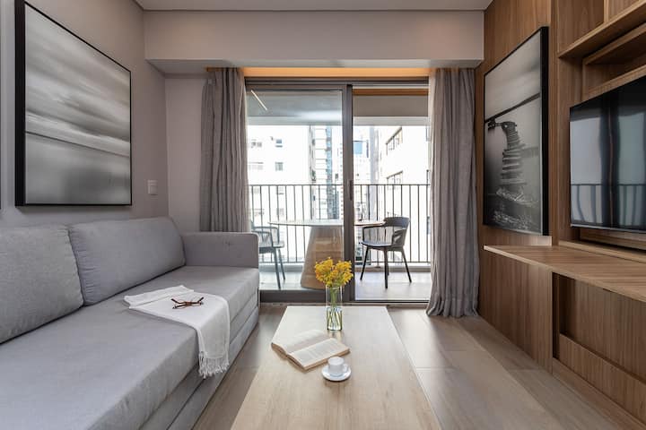 Queen Bed And Balcony | Building With Pool And Gym - São Paulo