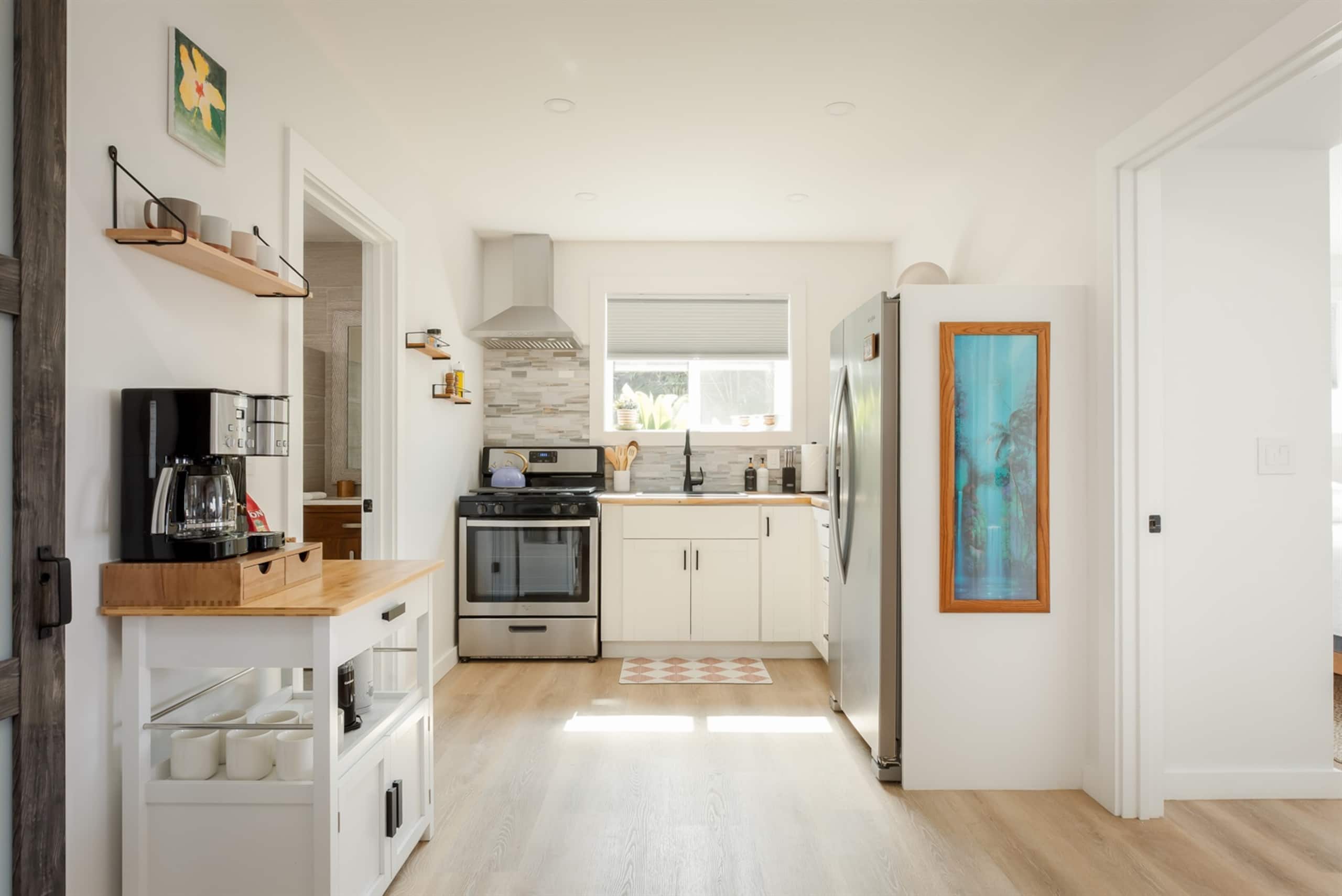Hale Iki • AC • Cozy Ocean View • Sleeps 4 - Photo 15