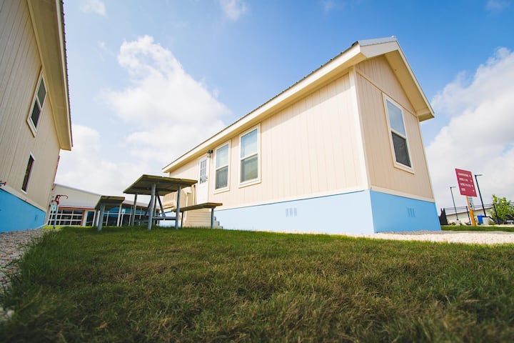 Meadows Cabin At Camp Landa Resort - New Braunfels, TX
