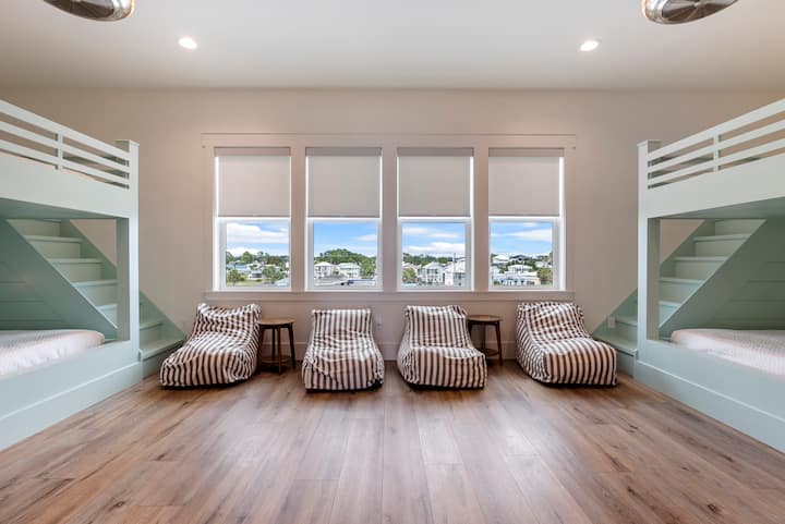 Soba s krevetima na sprat na trećem spratu