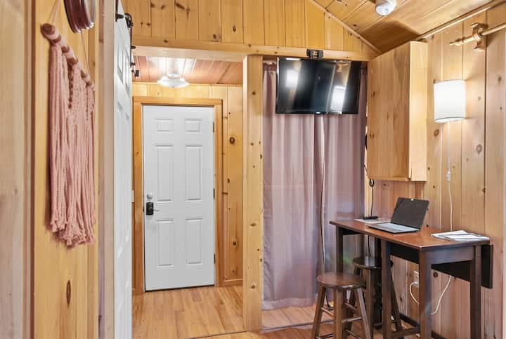 Trailside Cabin With Screened Sunroom, Ac & Pets - Bar Harbor, ME