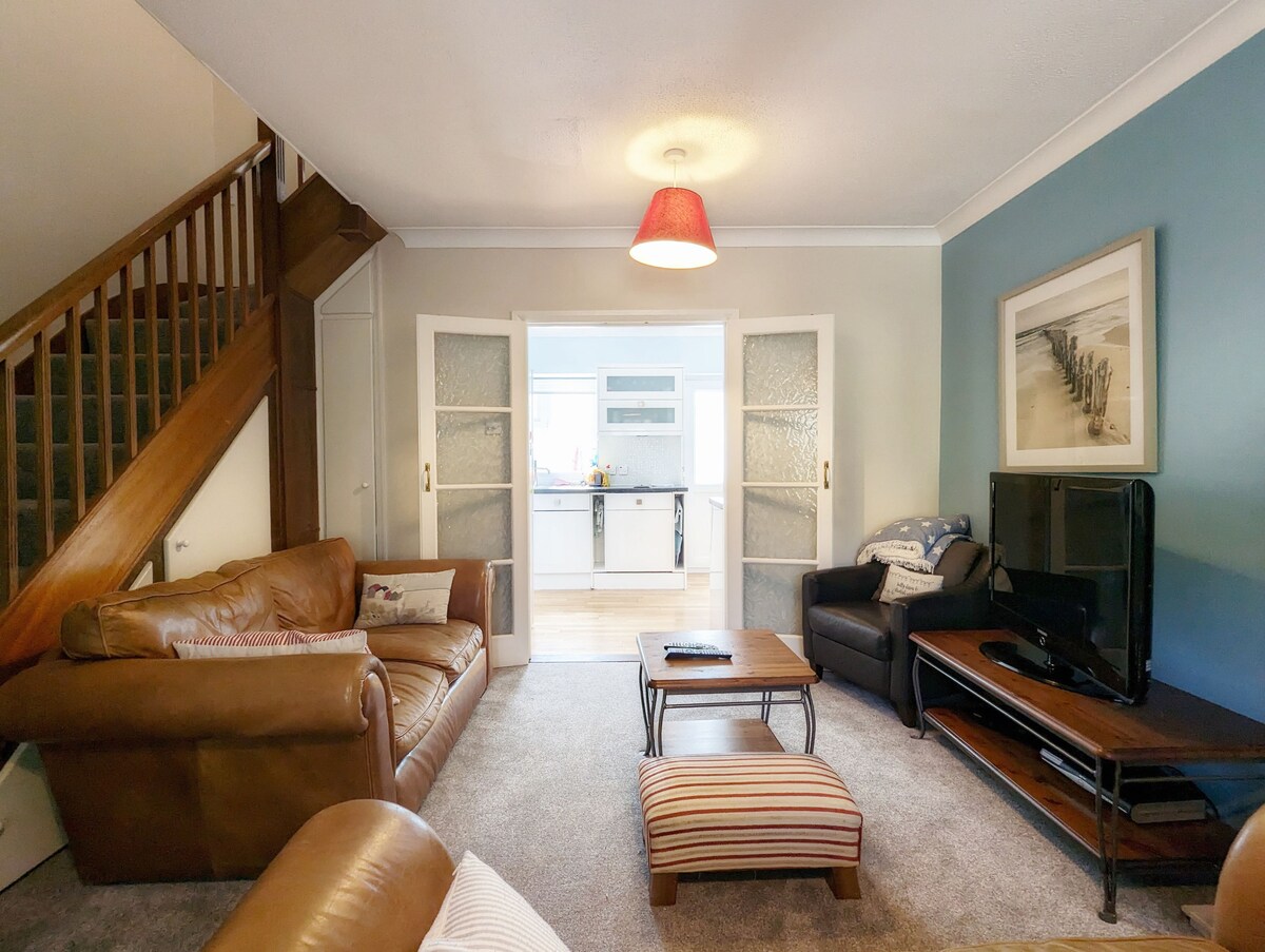 2 Walled Garden Cottages, West Wittering Houses for Rent in West