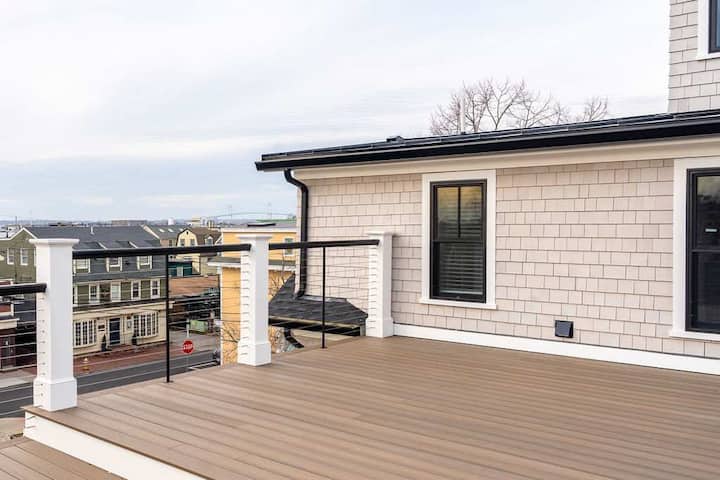 Sancerre Apartment 3 In Newports Yachting Village - Newport, RI
