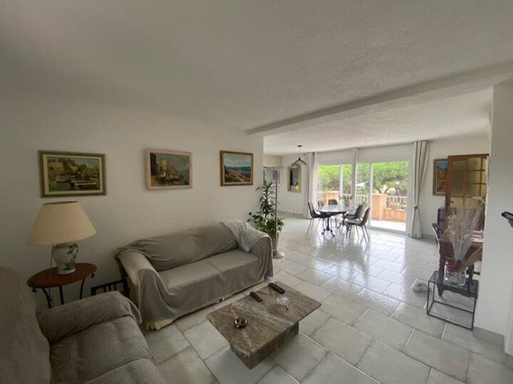 Sainte Maxime Sémaphore Haut De Villa T4 Avec Pisc - Sainte-Maxime