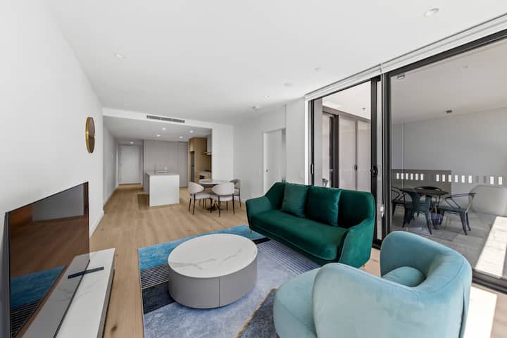 Sun-kissed 2 Bedroom Escape With Pool Access - Broadbeach