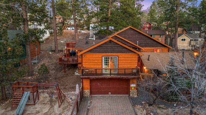 Sleep11 | Game Cabin + Hot Tub | Near Lake/village - Big Bear Lake, CA