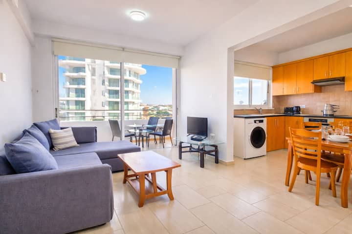 Sunset Poolside Apartment - Larnaka