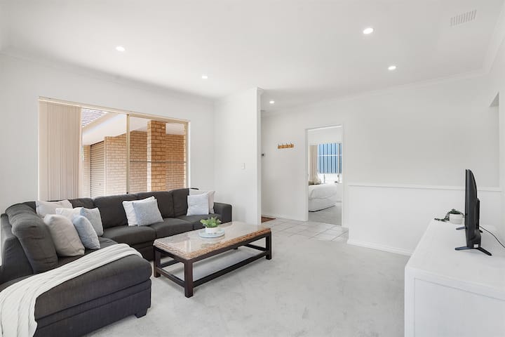 Relaxed Coastal Living – 550m To Scarborough Beach - Perth