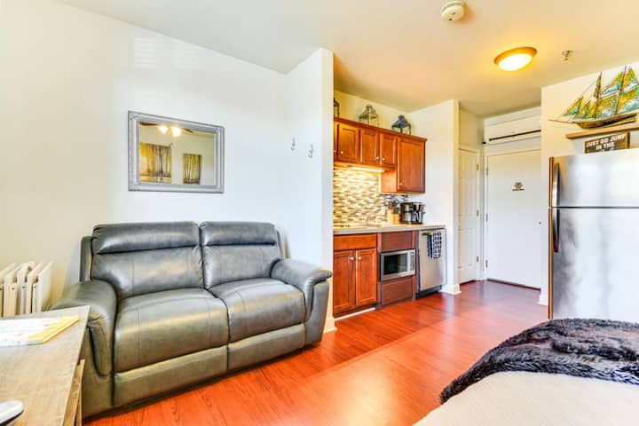 Smith Mountain Lake Studio | Pool, Beach & Trails - Smith Mountain Lake