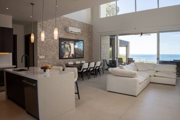 Luxury Ocean-View Villa in Pacífico W/Private Pool