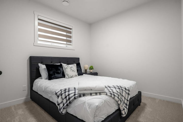 Suite au sous-sol avec chambre à coucher