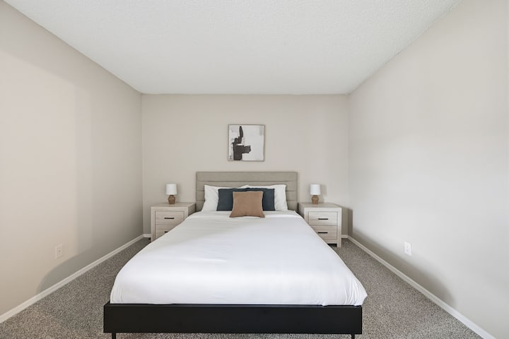 Charming Apartment With Fireplace & Dining Area - Mt. Juliet, TN