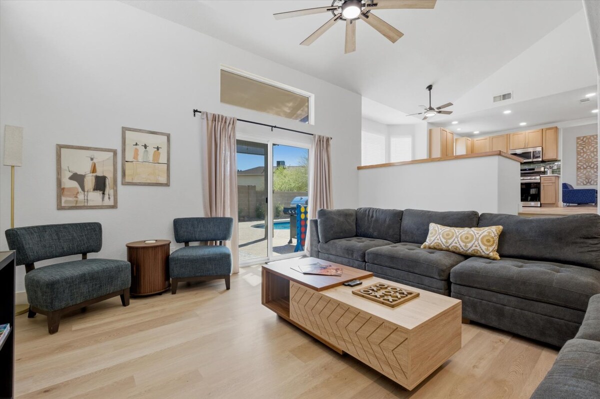 Successful Airbnb property: 5-Min Walk to Stadium•3 KINGS•3 FULL Baths•4 Bdrms in Glendale
