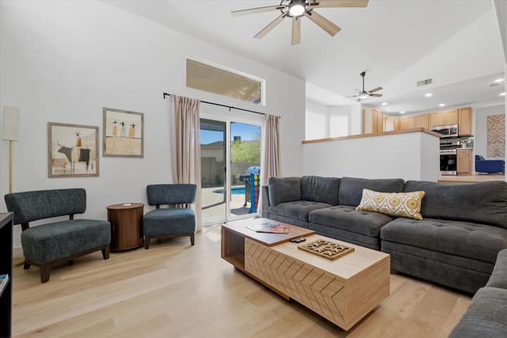 5-min Walk To Stadium•3 Kings•3 Full Baths•4 Bdrms - Glendale, AZ