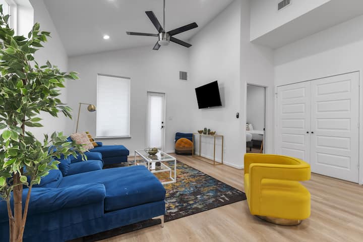 Spacious 7br/7ba Home • Retreat • Central Houston - Bellaire, TX