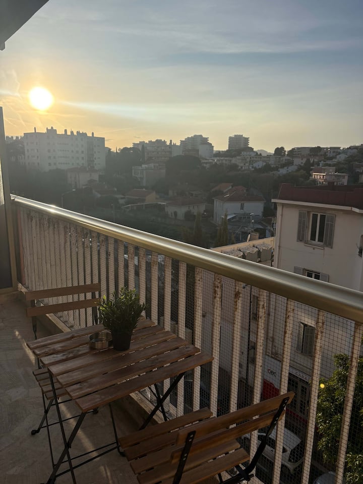 Bel Appartement Renove Avec Balcon Antibes Centre - アンティーブ