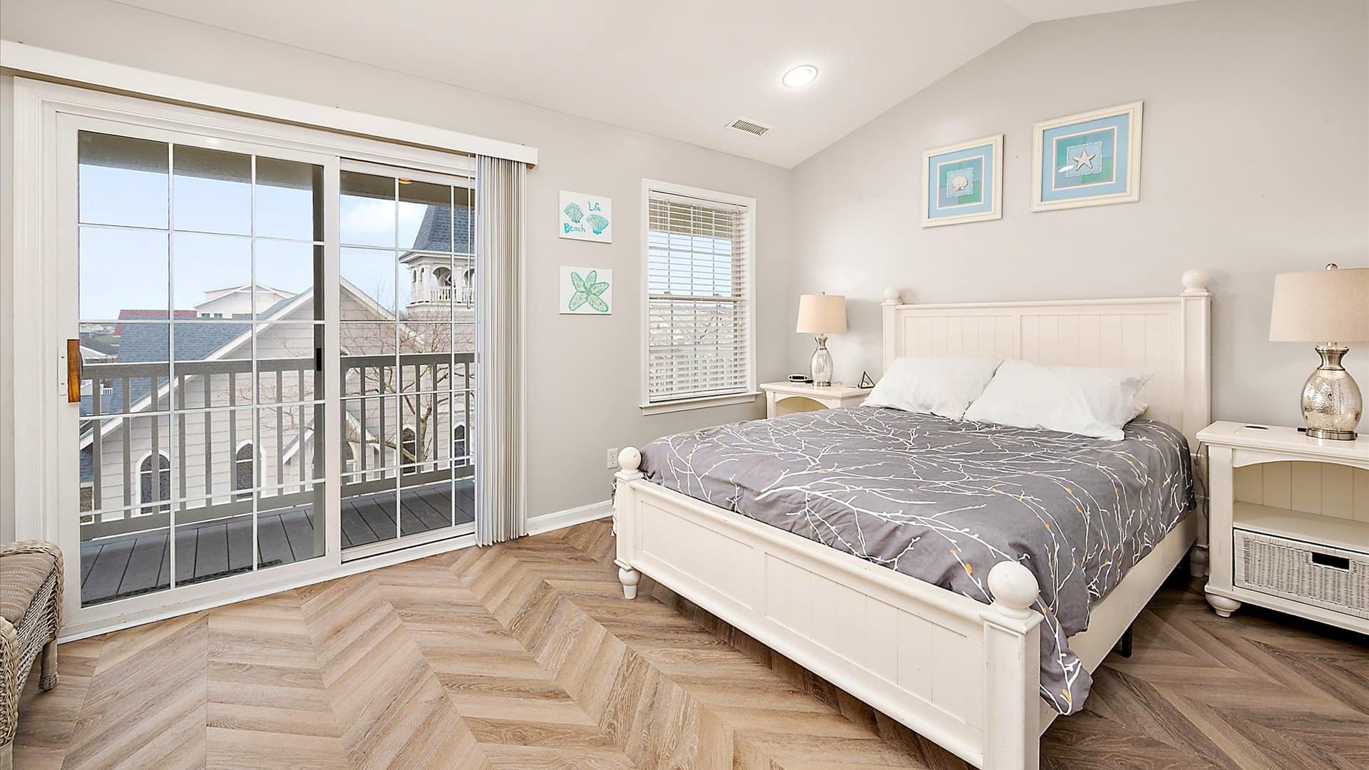 Spacious 4BR Downtown OC Townhouse — photo 4