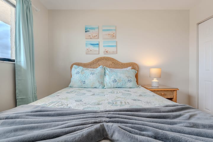Guest Bedroom with Queen Bed