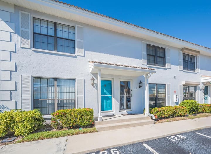 Centrally Located Townhouse W/ Heated Pool & Spa - Marco Island, FL
