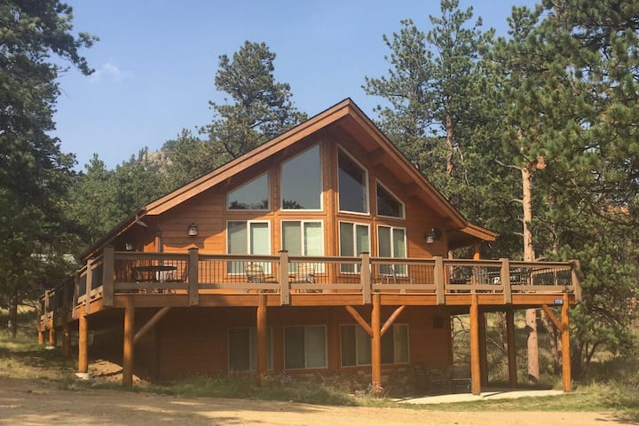 2br Cabin | Fireplace & Deck | Near Rmnp - Estes Park, CO