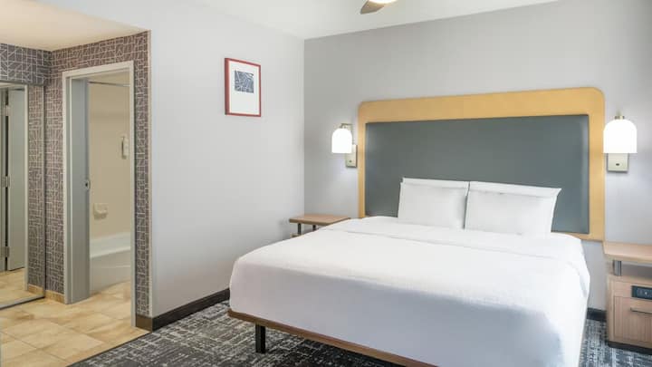 ห้องนอน การตกแต่งภายในและวิวอาจแตกต่างกันไปตามความพร้อมให้บริการ