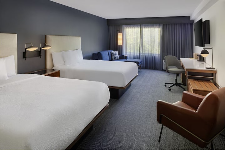 Room W/ 2 Queen Beds | Near Shopping & Dining - Edison, NJ