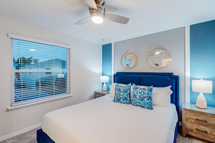 8号卧室-带电视和独立卫生间的特大号卧室