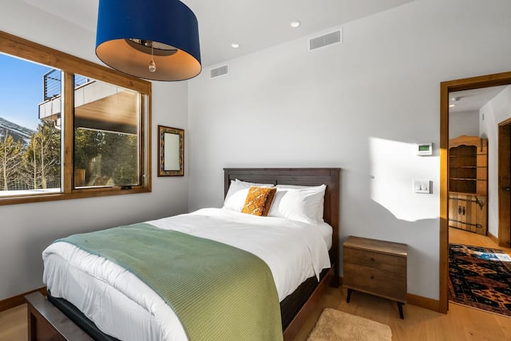 Dhoma e miqve në katin e poshtëm 2