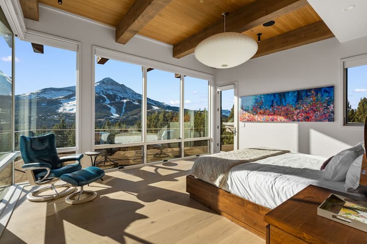 Kati i sipërm i dhomës kryesore të gjumit