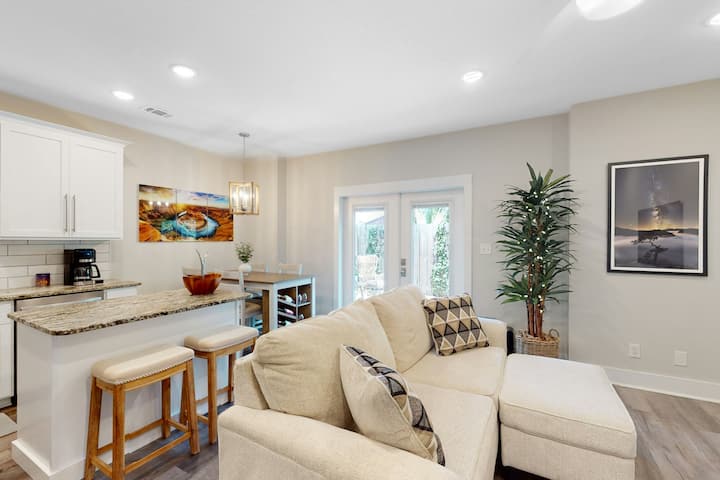 Upscale, Dog-friendly 2br - Blocks To Downtown - Pensacola, FL