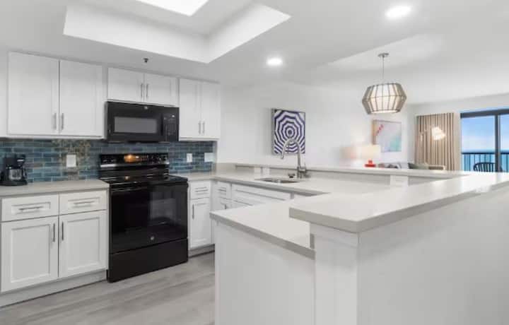 3 Sunny Coastal Retreats Close To Pier Adventures - Myrtle Beach, SC