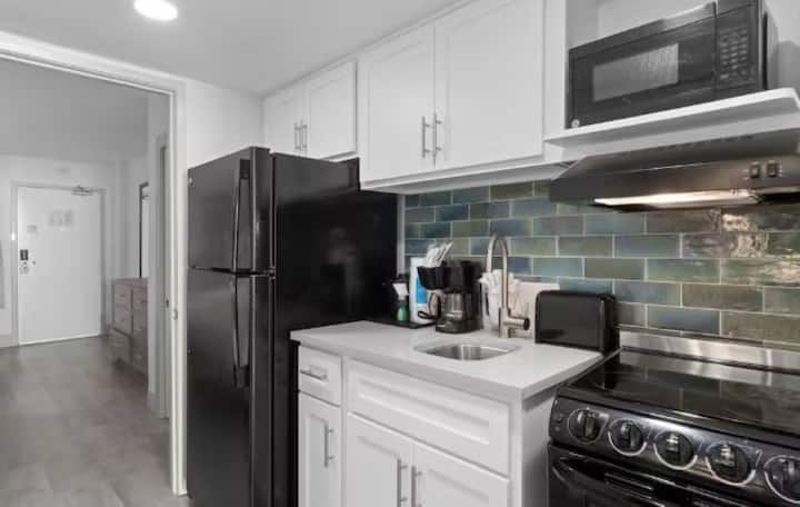 Beachfront Stay| Pinnacle Tower W/ Resort Amenity - Myrtle Beach, SC