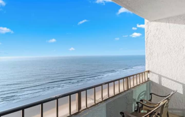 4 Modern Oceanfront Deluxe Room W/ Balcony & Pool - Myrtle Beach