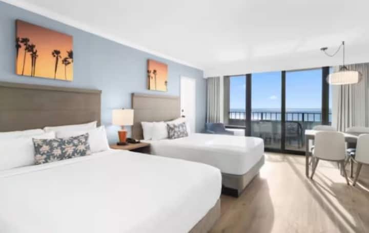 Beachfront Bliss: Ocean Reef Queen Deluxe Suite - Myrtle Beach, SC