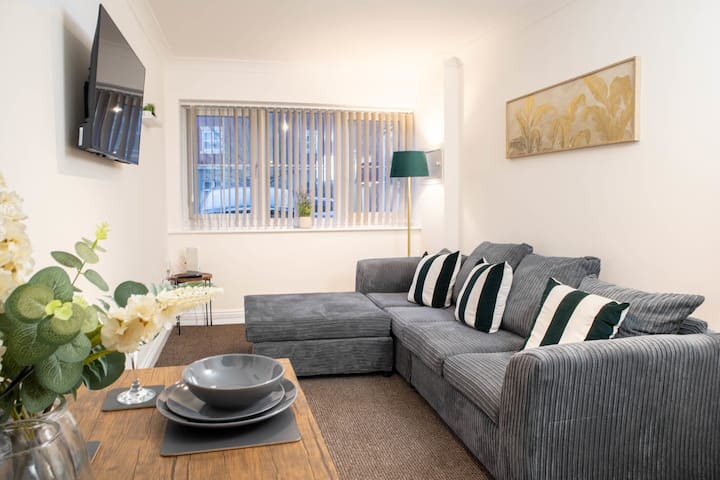 Wakefield Getaway | Group Stay | Shops Nearby - Wakefield, UK