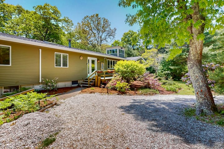 Modern Ranch With Amazing Deck - 1 Mile To Beach - Great Herring Pond, MA