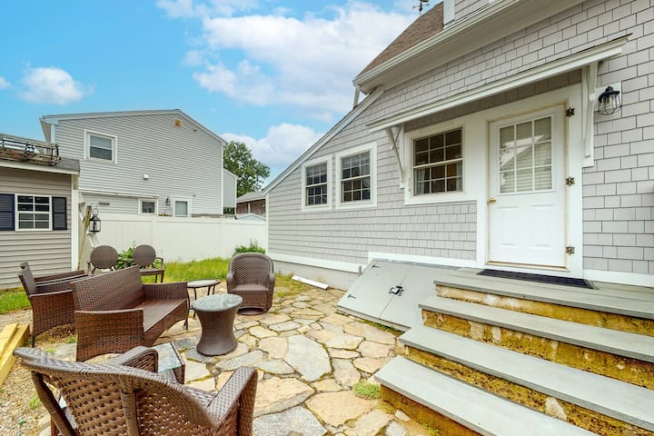 Classic Dog-friendly Home With Outdoor Shower - Cape Cod, MA