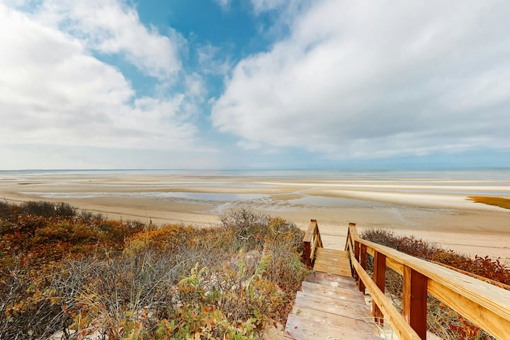Charming Cape Home With Deck, Patio & Fast Wifi - Coast Guard Beach, MA