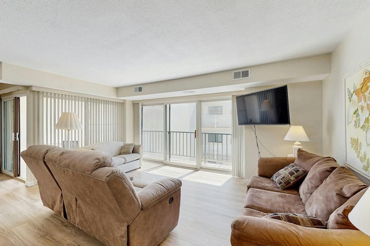 Ocean-view Condo: Balcony & Ac Near Beach - Ocean City, MD