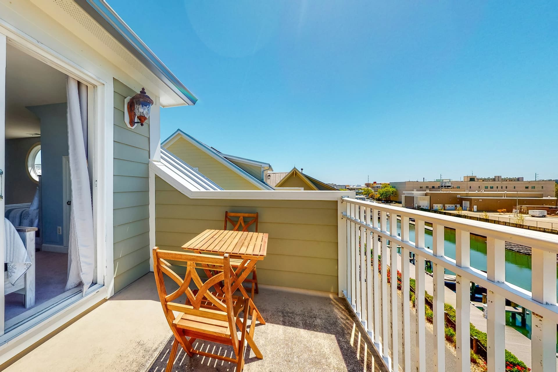 Towering Beach Getaway with Fast WiFi, Balconies, — zdjęcie 2