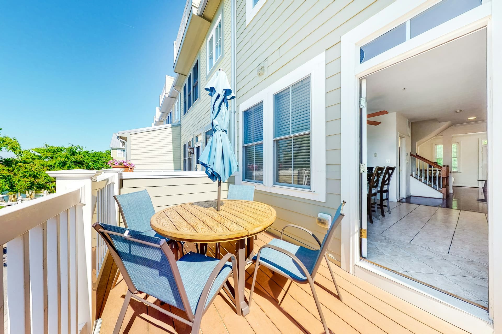 Towering Beach Getaway with Fast WiFi, Balconies, — zdjęcie 3